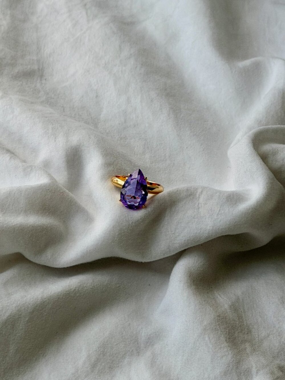 Pear Shape Travel Ring - 18k Gold - Reconstituted Alexandrite